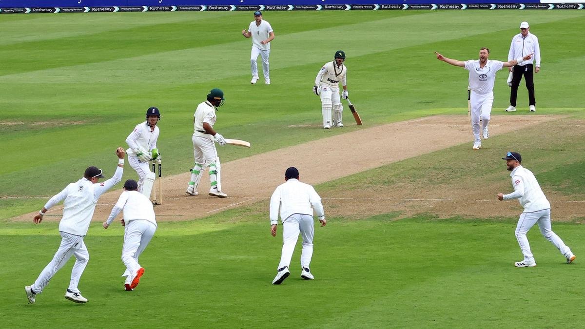England vs Pakistan LIVE Score, 3rd Test Day 3: Masood, Azan continue vigil at crease; Pakistan trails by 252 runs
