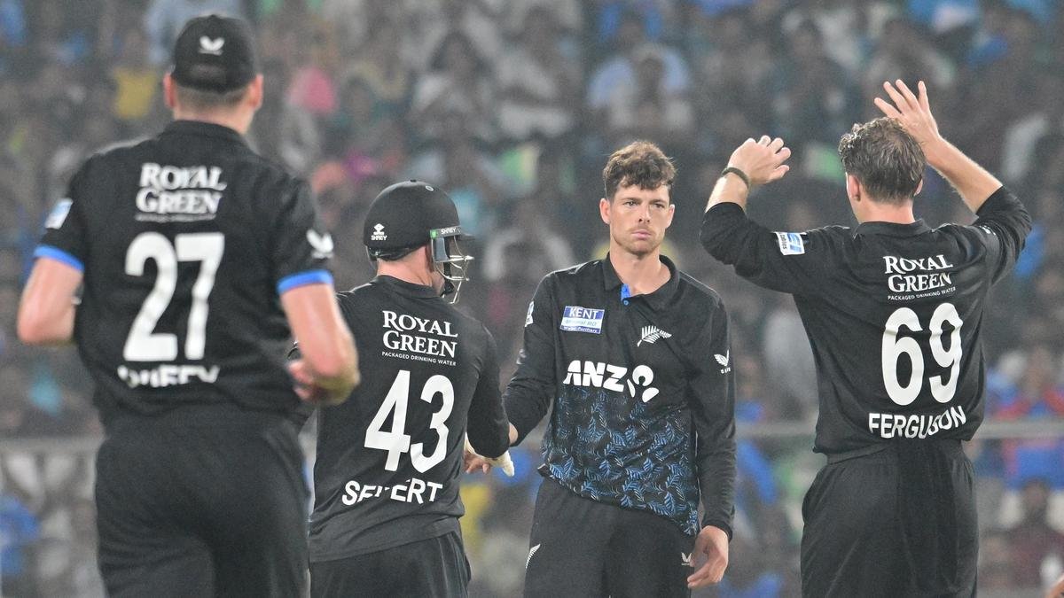 New Zealand squad for India T20Is — Santner to lead, Ravindra ruled out; Milne, Bracewell return