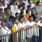 पूरे राजकीय सम्मान के साथ नाना का अंतिम संस्कार करते समय सैकड़ों लोग श्रद्धांजलि देने के लिए कतार में खड़े थे