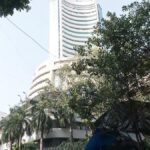 चार दिन की गिरावट के बाद शेयर बाजारों में तेजी; सेंसेक्स 483 अंक उछला