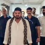 दिल्ली की अदालत ने बृजभूषण को बरी किए जाने के खिलाफ याचिका पर जवाब देने के लिए समय दिया