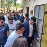 पश्चिम बंगाल की मुख्यमंत्री ने कोलकाता के पूजा पंडाल में भगदड़ में मृतकों के परिवारों से मुलाकात की