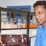 कैसे केरल के एक शिक्षक की ‘पोर्टेबल केमिस्ट्री लैब’ छात्रों में प्रयोगों के प्रति रुचि जगा रही है