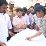 मंत्री ने थूथुकुडी के बाढ़ प्रवण क्षेत्रों में मानसून की तैयारियों का निरीक्षण किया