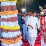 तेलंगाना के सीएम रेवंत ने नगरकुर्नूल के कोंडारेड्डीपल्ली में परिवार के साथ दशहरा मनाया