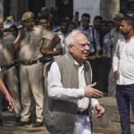 सीईसी पंक्ति | ‘क्या प्रदर्शनकारी आपके दुश्मन हैं?’ कपिल सिब्बल ने केंद्र से पूछा