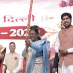 राष्ट्रपति द्रौपदी मुर्मू नई दिल्ली के द्वारका में दशहरा समारोह में शामिल हुईं