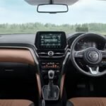 27.97 KM mileage, 6 airbags and 360 degree camera; The middle class is crazy behind this hybrid SUV of Toyota! Price starts from only ₹ 11,31,000