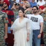 आयुष्मान खुराना, सारा अली खान उड़ता तीर के प्रमोशन के लिए अटारी-वाघा बॉर्डर पहुंचे: बॉलीवुड समाचार