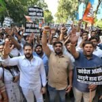 दिल्ली बीजेपी ने खड़गे के आवास के पास विरोध प्रदर्शन किया; पीएम मोदी का ‘अपमान’ करने के लिए माफी की मांग