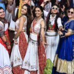 डांडिया ड्रेसिंग अधिक बोल्ड और चमकदार हो गई है