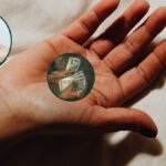 Palmistry: क्या आपकी हथेली में भी है जमीन-जायदाद और अचानक धन लाभ का योग? ऐसे करें चेक