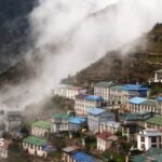 बाढ़: अध्ययन से पता चलता है कि नेपाल और भारत के उत्तराखंड में भवन निर्माण में तेजी से 300,000 लोग संभावित हिमालयी आपदाओं की चपेट में हैं।
