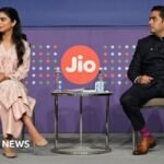 Jio प्लेटफ़ॉर्म IPO: भारत की सबसे बड़ी शेयर बिक्री लाखों लोगों के लिए सस्ते मोबाइल इंटरनेट को ख़त्म कर सकती है