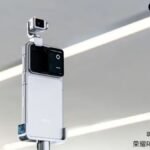 The camera in Honor Robot phone not only takes photos, but can also do movements like shaking the head and dancing.